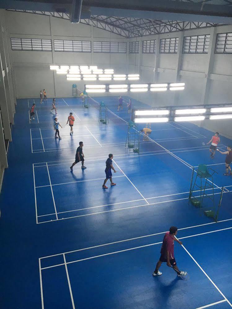 Готель Ac Sportcenter Хат'яй Екстер'єр фото