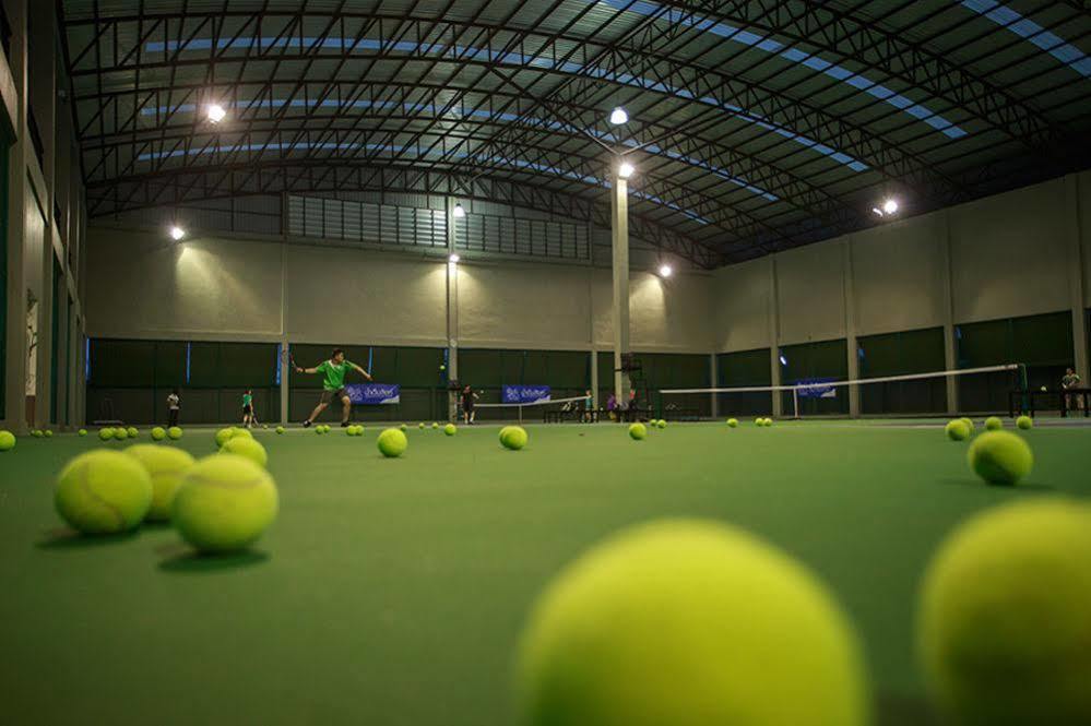 Готель Ac Sportcenter Хат'яй Екстер'єр фото